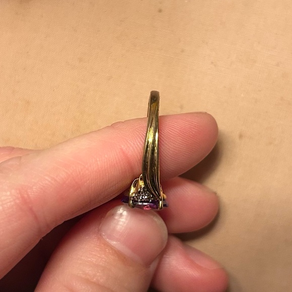 Purple costume jewelry ring size 8 - Picture 5 of 7